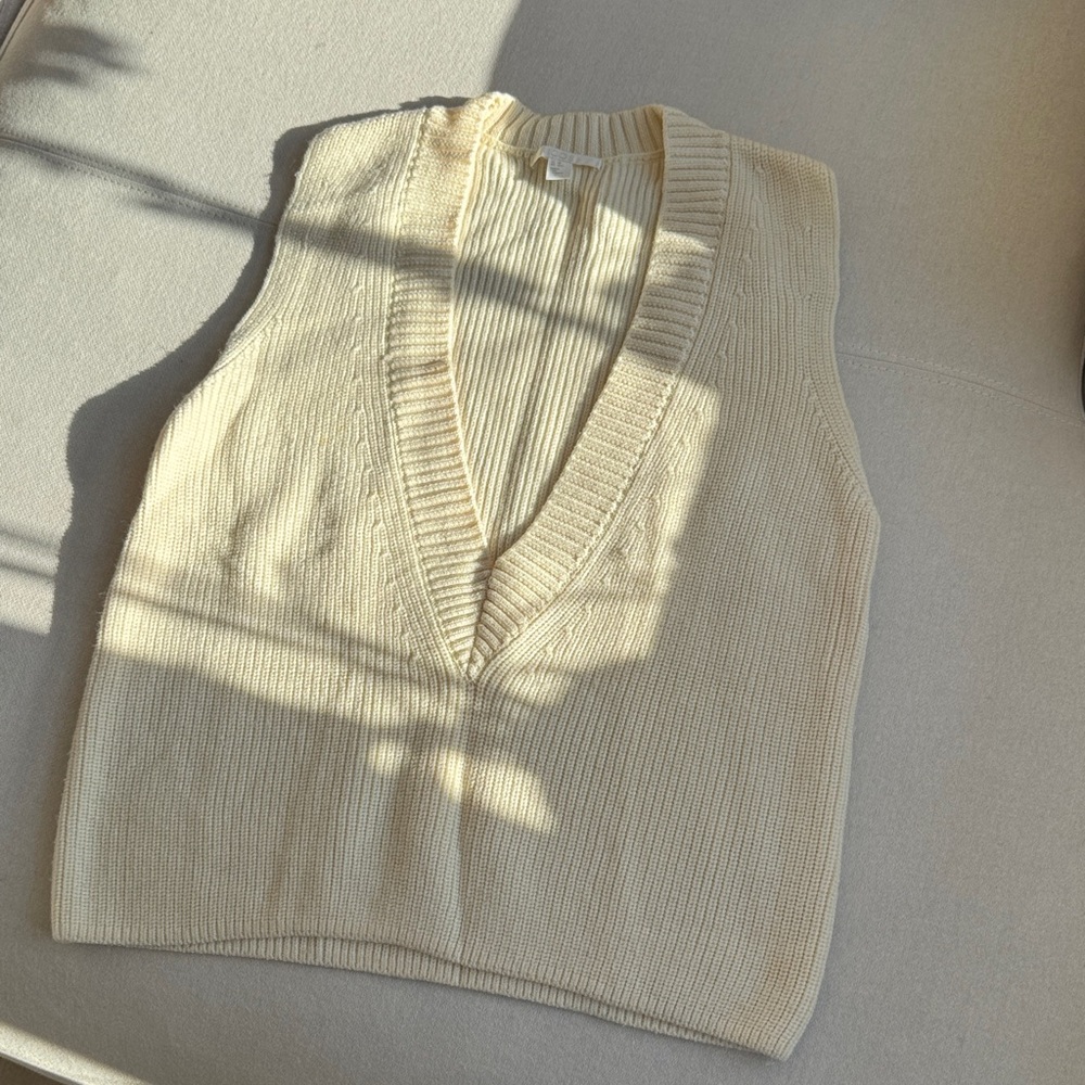 COS Cream Sleeveless 100% Wool Knit Sweater Vest size XS